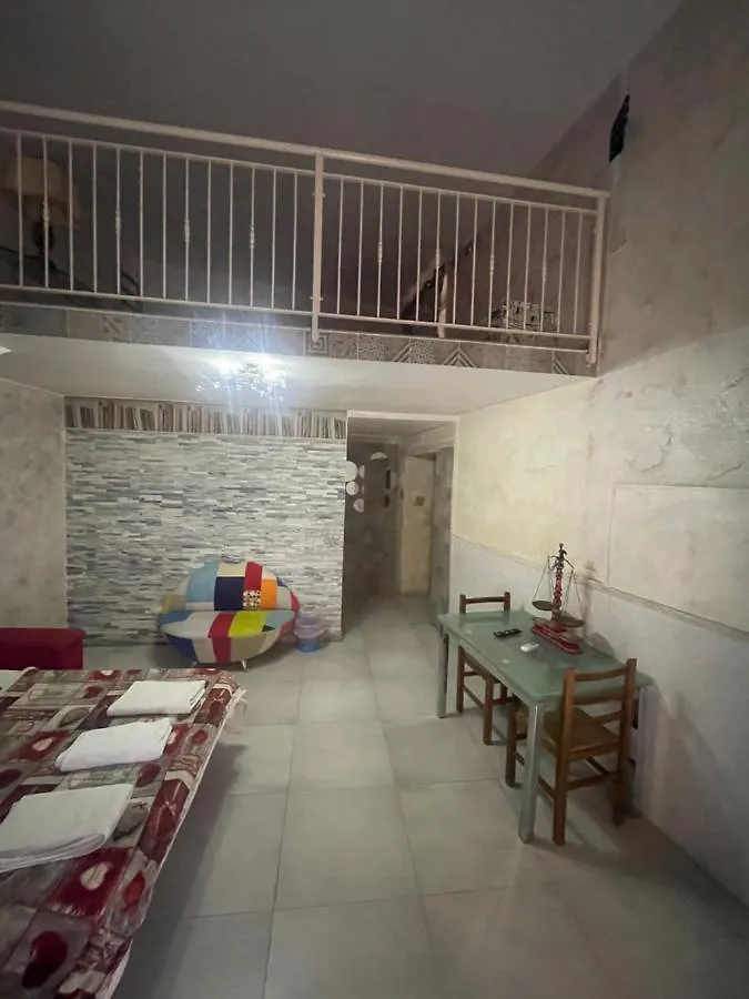 Appartamento Da Walter 2 ,Holiday Home In The Centre Catania Italia