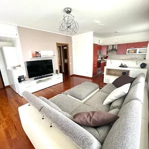 https://elegant-apartment-in-milan-with-panoramic-terrace.italymilanhotels.net